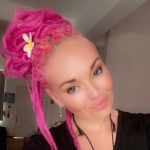 Meet your Posher, Sophie-jo